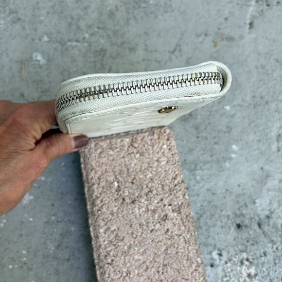 Chloe zip around wallet - Picture 6 of 12